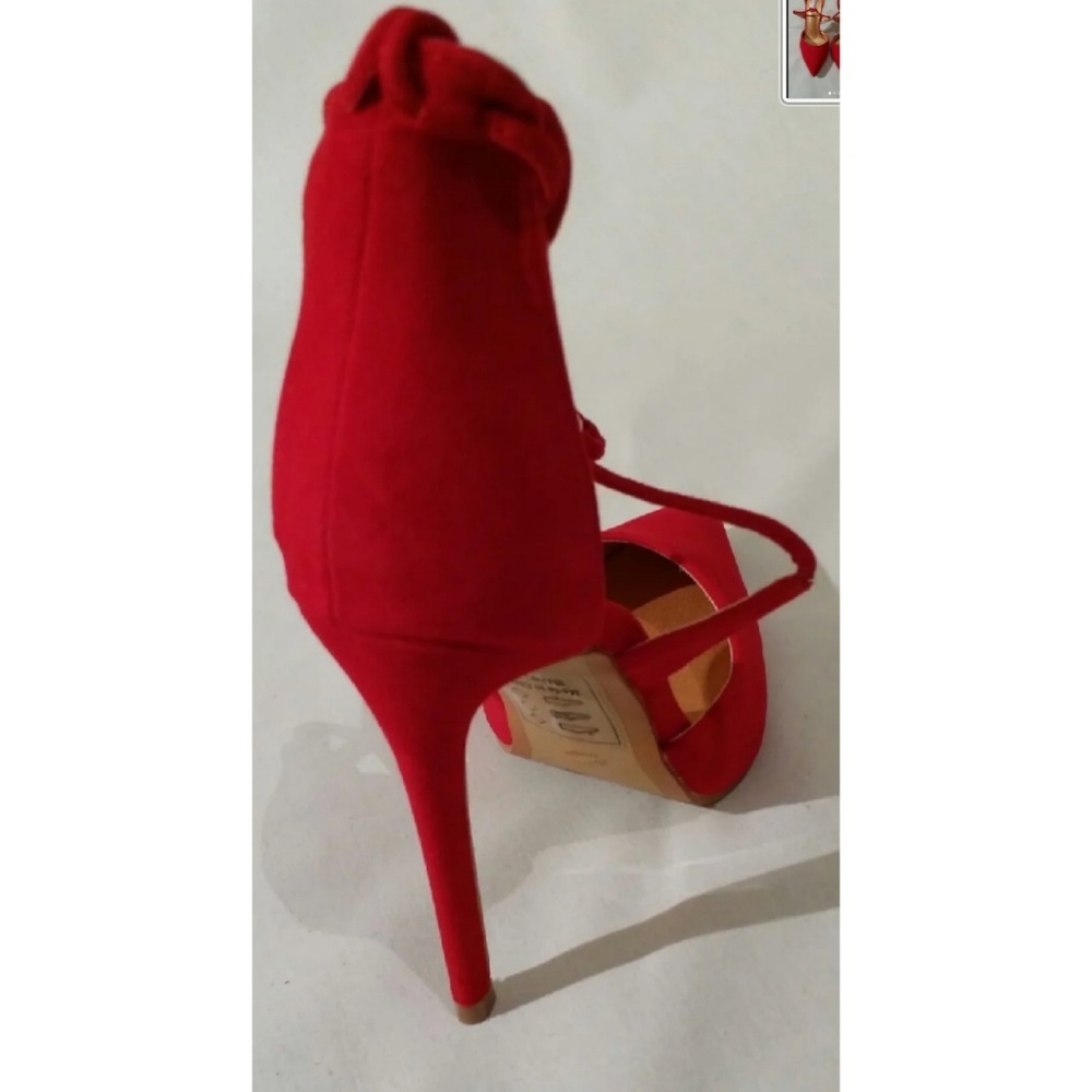 Heels - Picture 3 of 3